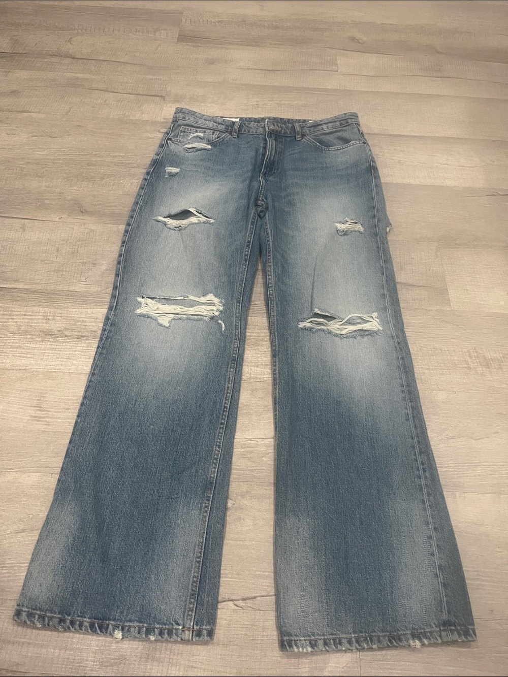 ✨Zara Distressed Jeans✨